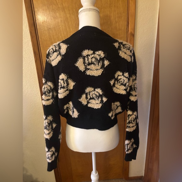 Threaded Leaf Black and cream cropped sweater - Picture 4 of 6